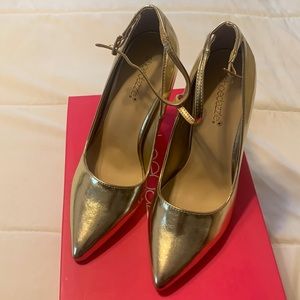 Gold heeled shoes